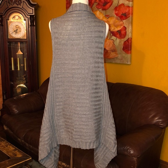 Medium sleeveless cardigan - Picture 2 of 3